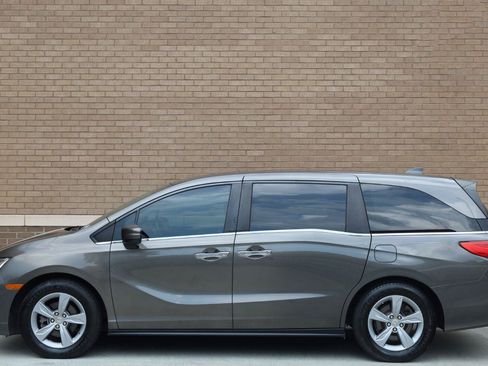 Used 2018 Honda Odyssey EX-L image 2
