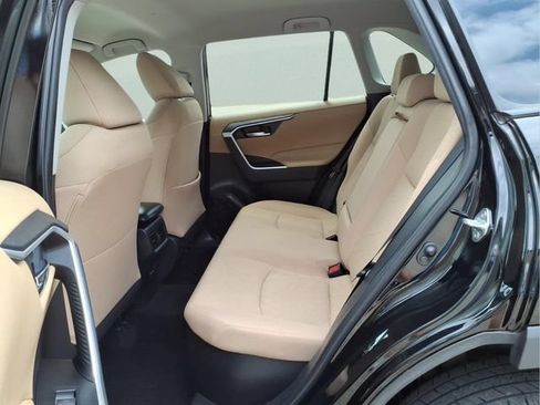 Used 2022 Toyota RAV4 XLE AWD/4WD image 22