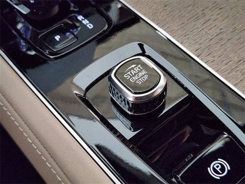 New 2026 Volvo XC90 B6 Plus w/ Protection Package Premier image 21