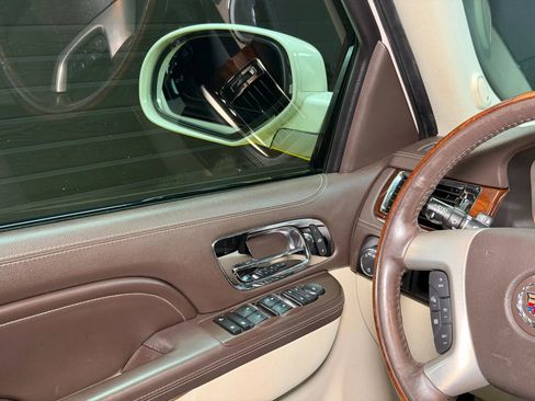 Used 2012 Cadillac Escalade Platinum image 31