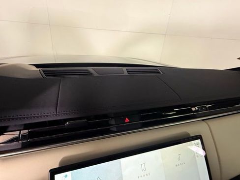 Certified 2023 Land Rover Range Rover SE image 25