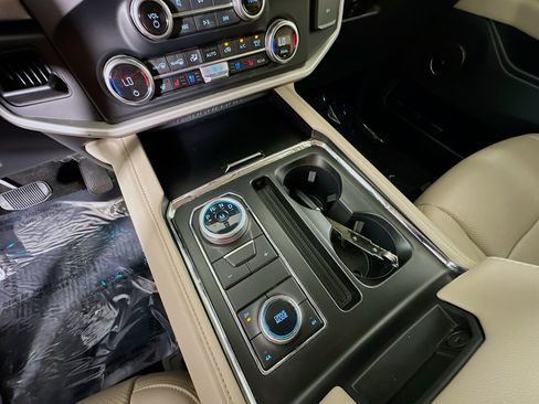 Used 2023 Ford Expedition Max XLT image 22