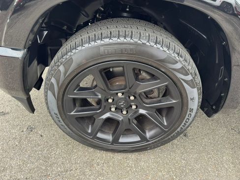 Used 2022 RAM 1500 Laramie AWD/4WD image 13