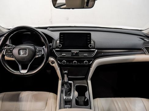 Used 2018 Honda Accord Touring image 19