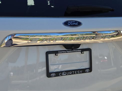 Used 2021 Ford Explorer XLT w/ Class III Trailer Tow Package image 11