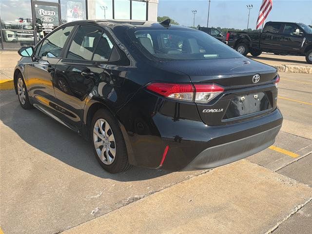 Used 2025 Toyota Corolla LE FWD image 3