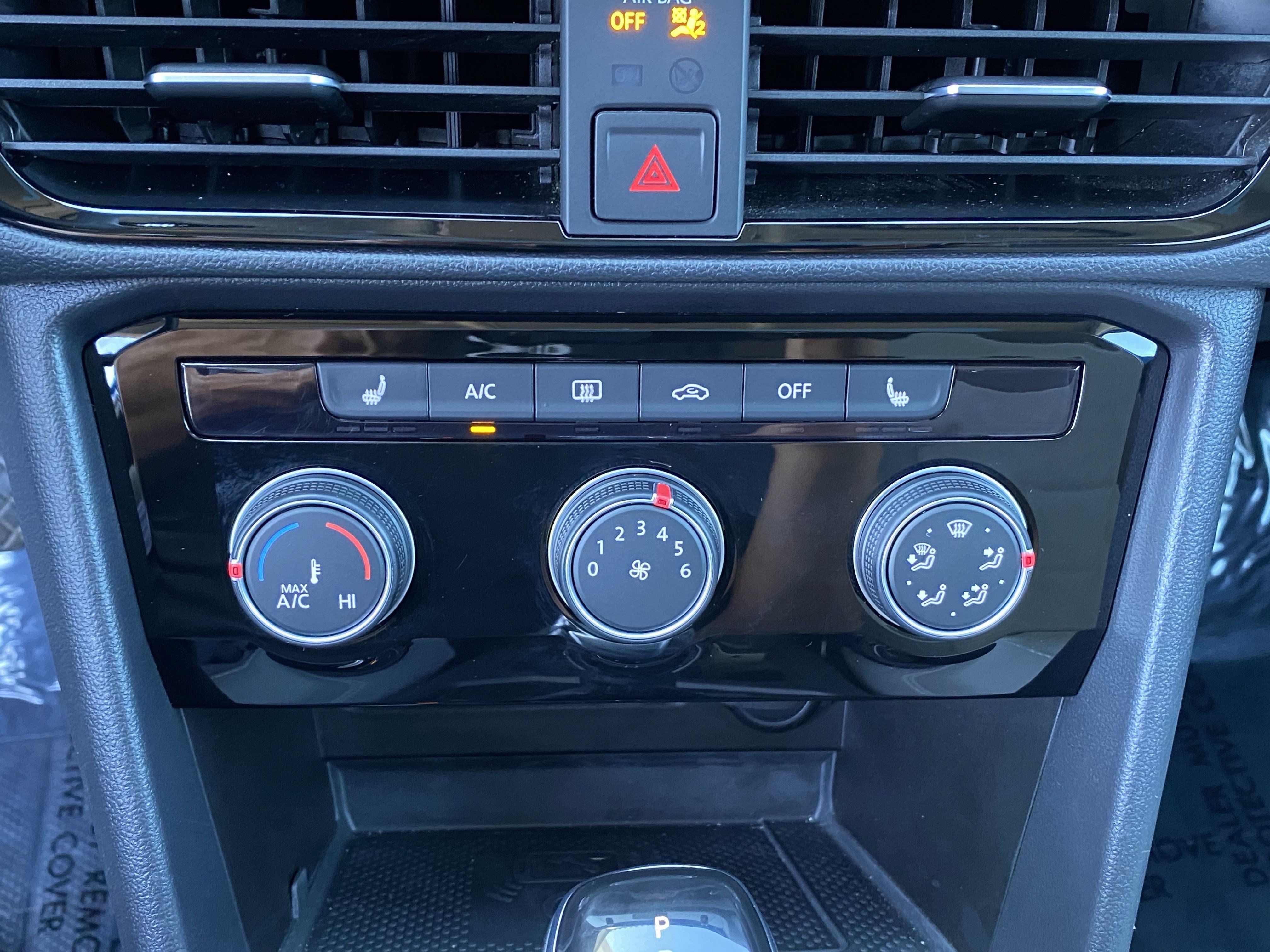 Certified 2023 Volkswagen Taos SE w/ Panoramic Sunroof Package FWD image 32
