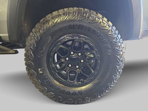 Used 2025 Chevrolet Colorado ZR2 w/ ZR2 Bison Edition AWD/4WD image 36