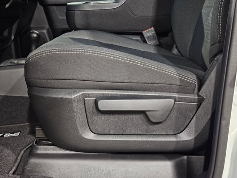 Used 2024 RAM 2500 Tradesman w/ Chrome Appearance Group image 23