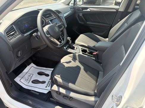 Certified 2023 Volkswagen Tiguan SE w/ Panoramic Sunroof Package FWD image 14