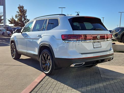 New 2026 Volkswagen Atlas SE image 2