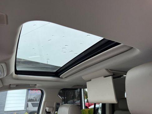 Used 2019 Chevrolet Suburban LT image 18