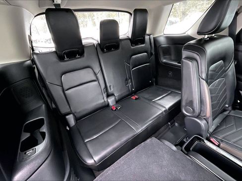 Used 2024 Nissan Pathfinder Platinum image 30