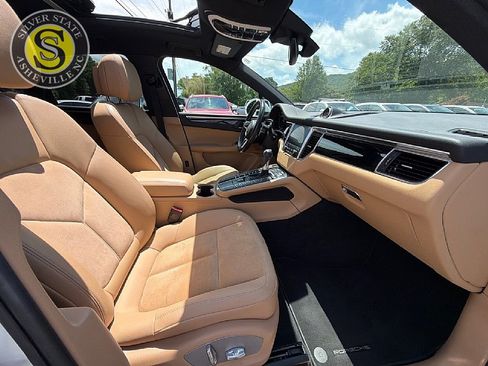 Used 2017 Porsche Macan AWD/4WD image 16