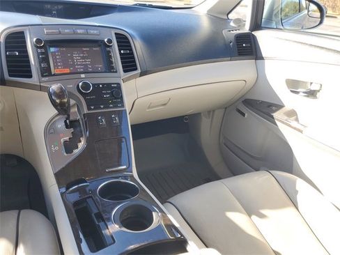 Used 2013 Toyota Venza XLE image 12