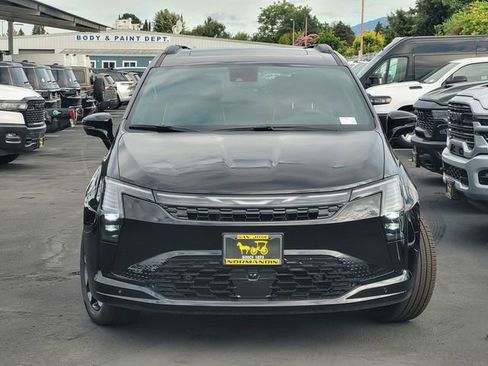New 2027 Chrysler Pacifica Limited AWD/4WD image 2