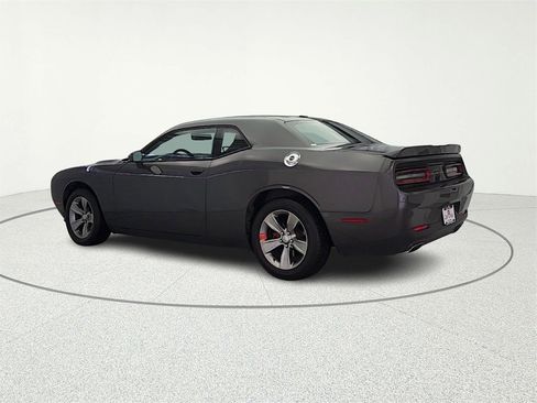 Used 2019 Dodge Challenger SXT image 5