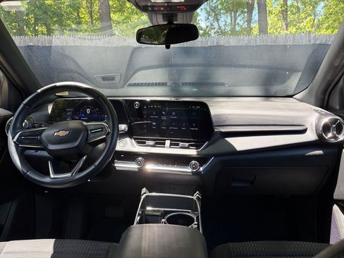 Used 2025 Chevrolet Equinox LT FWD image 33