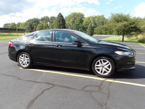 Used 2015 Ford Fusion SE FWD image 1