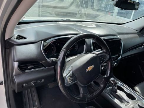 Used 2021 Chevrolet Traverse LT w/ LT Premium Package AWD/4WD image 7