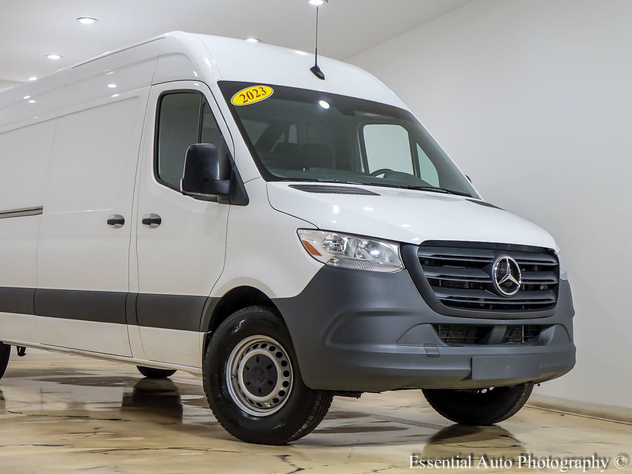 Used 2023 Mercedes-Benz Sprinter 2500 image 2