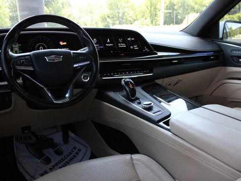 Used 2023 Cadillac Escalade ESV Premium Luxury w/ Performance Package AWD/4WD image 24