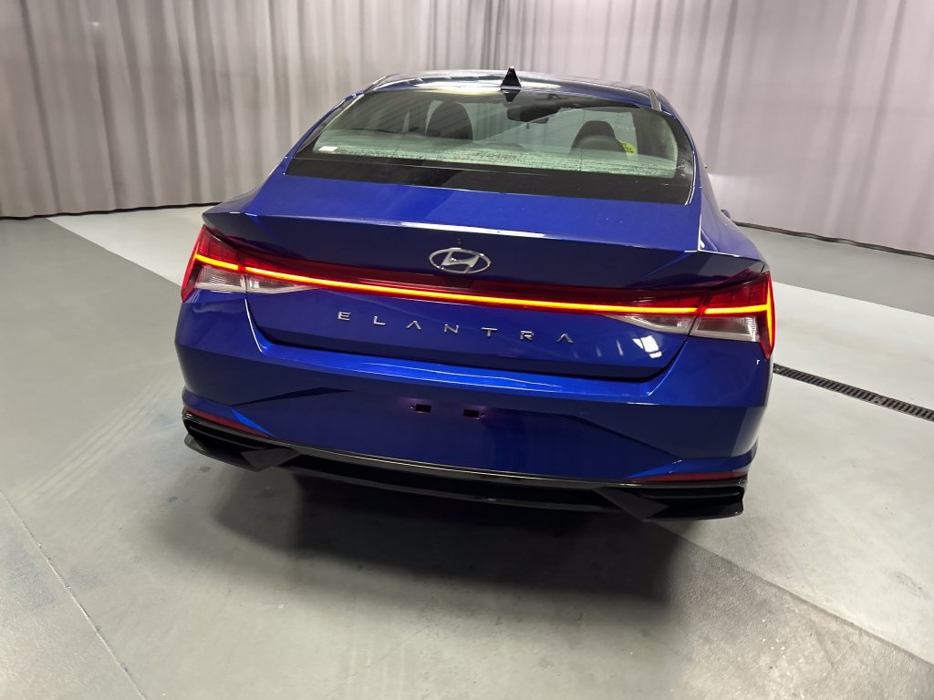 Used 2022 Hyundai Elantra Limited w/ Winter Weather Package FWD image 6