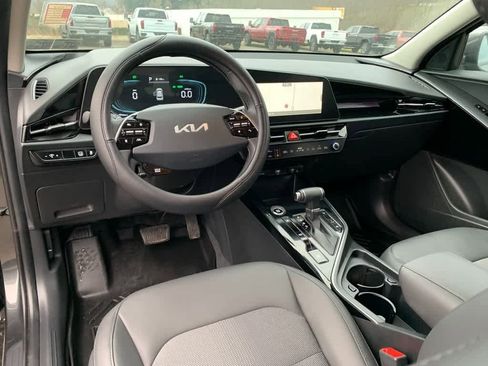 Used 2025 Kia Niro EX image 17