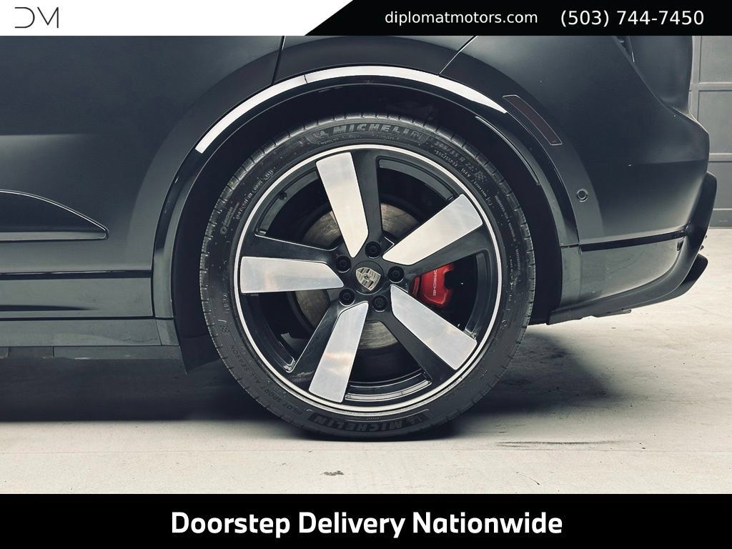 Used 2024 Porsche Macan Turbo Electric AWD/4WD image 41
