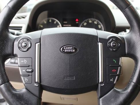 Used 2013 Land Rover Range Rover Sport HSE image 18