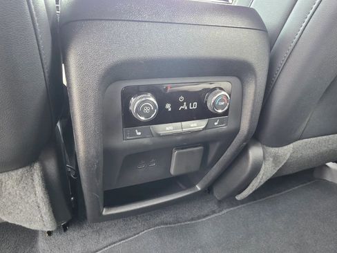 Used 2024 Chevrolet Traverse RS FWD image 25
