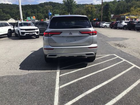 Used 2024 Mitsubishi Outlander SE Black Edition AWD/4WD image 5