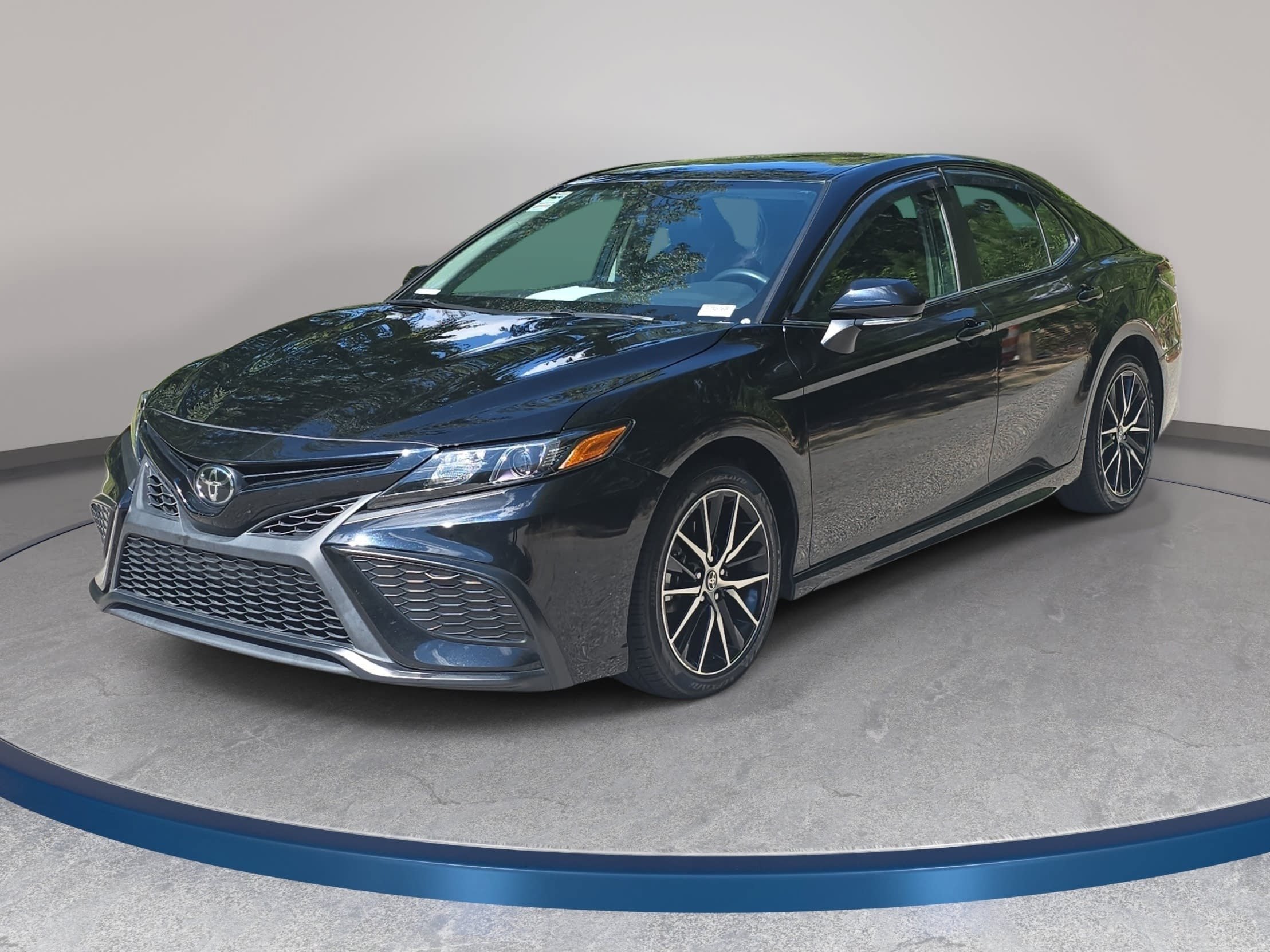 Used 2024 Toyota Camry SE FWD image 1