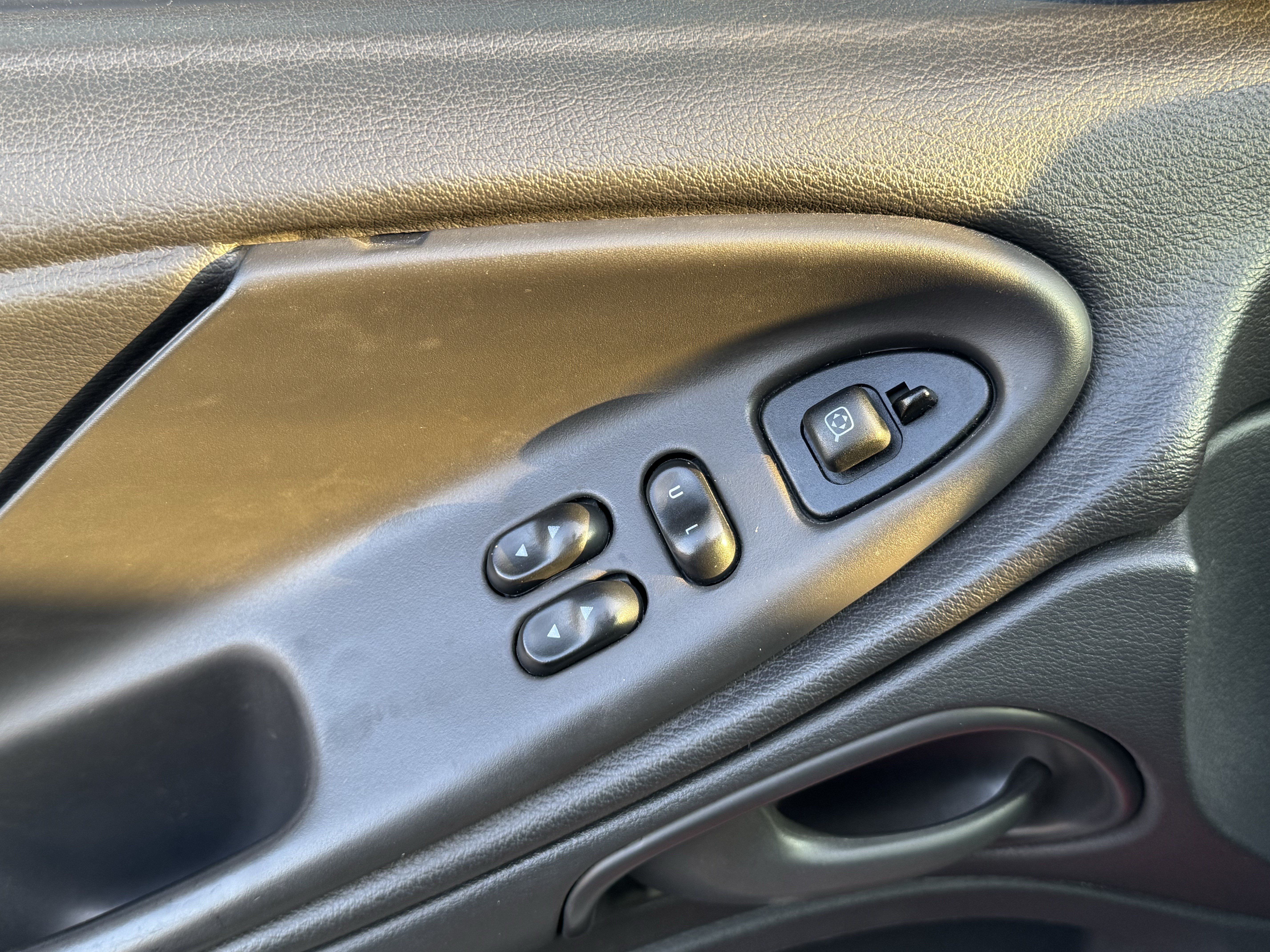 Used 2002 Ford Mustang Coupe RWD image 12