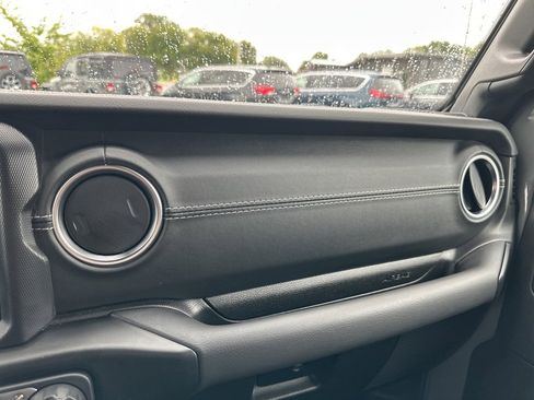 Used 2021 Jeep Gladiator Overland w/ Popular Equipment Package image 16