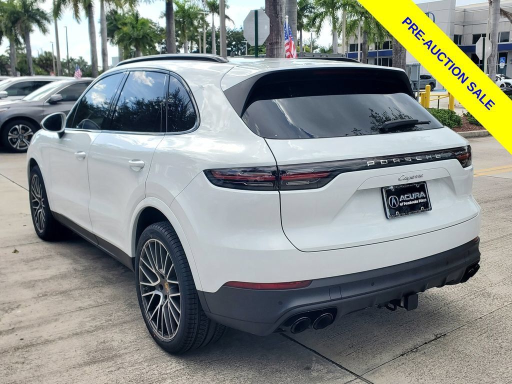 Used 2023 Porsche Cayenne AWD/4WD image 5
