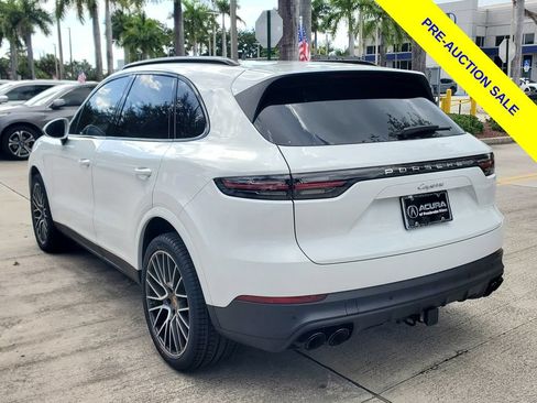 Used 2023 Porsche Cayenne AWD/4WD image 5