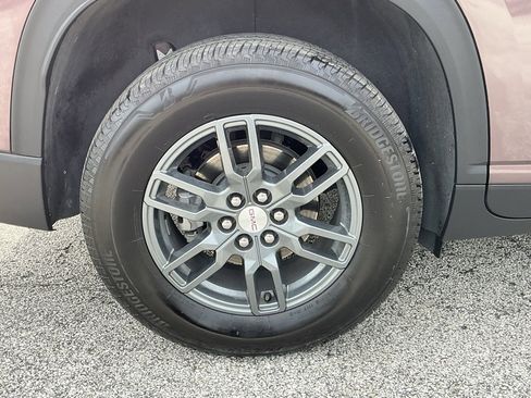 Used 2025 GMC Acadia Elevation image 18