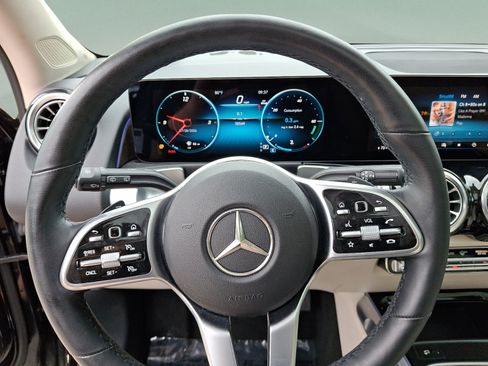 Used 2023 Mercedes-Benz GLB 250 4MATIC image 17