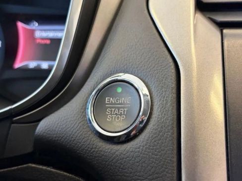 Used 2017 Ford Fusion SE w/ Fusion SE Technology Package FWD image 20