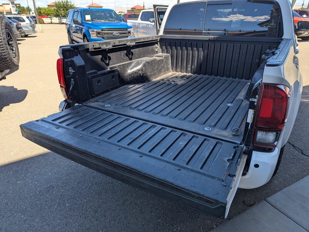 Used 2018 Toyota Tacoma TRD Sport w/ Technology Package AWD/4WD image 26