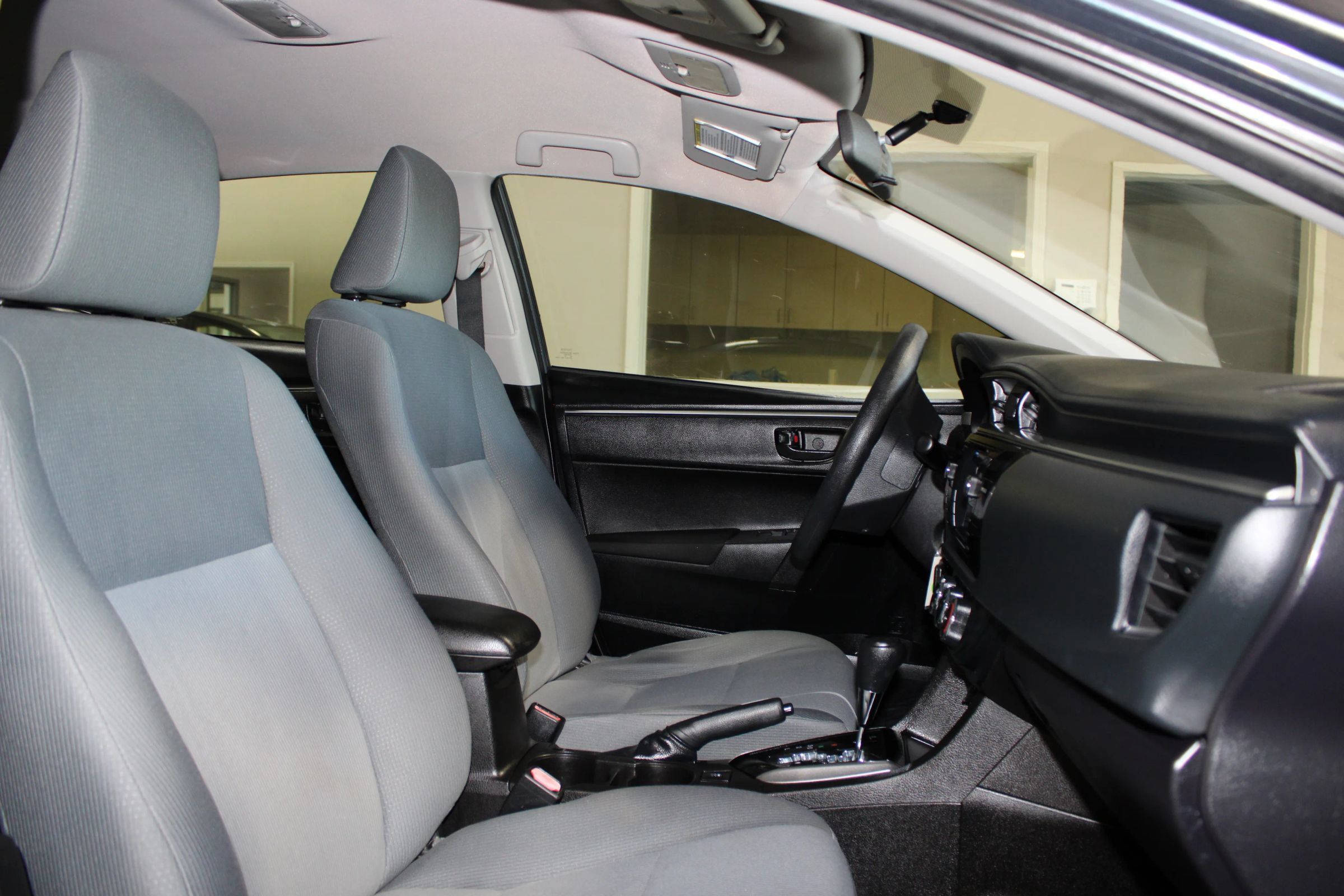 Used 2016 Toyota Corolla L FWD image 25