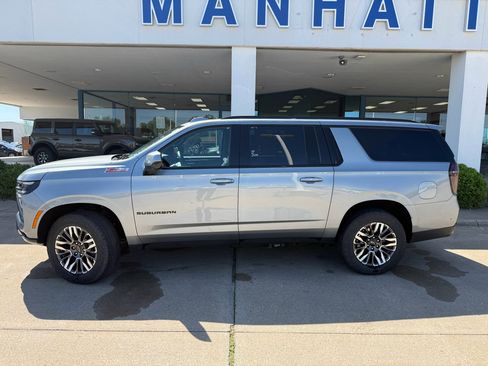Used 2025 Chevrolet Suburban Z71 AWD/4WD image 9