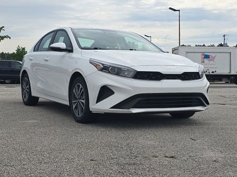 Used 2023 Kia Forte LXS w/ LXS Technology Package FWD image 8