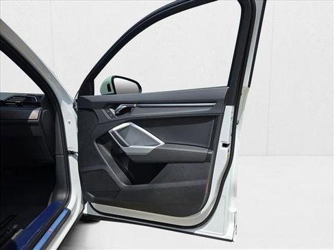 New 2025 Audi Q3 2.0T Premium image 11