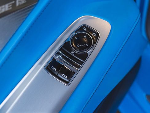 Used 2021 Chevrolet Corvette Stingray Premium Cpe w/ Z51 Performance Package image 29