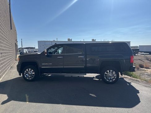Used 2017 GMC Sierra 2500 Denali w/ Duramax Plus Package image 6