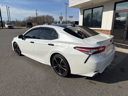 Used 2020 Toyota Camry XSE image 5