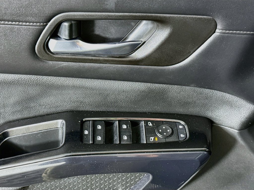 Used 2022 Nissan Pathfinder SV w/ SV Premium Package AWD/4WD image 23
