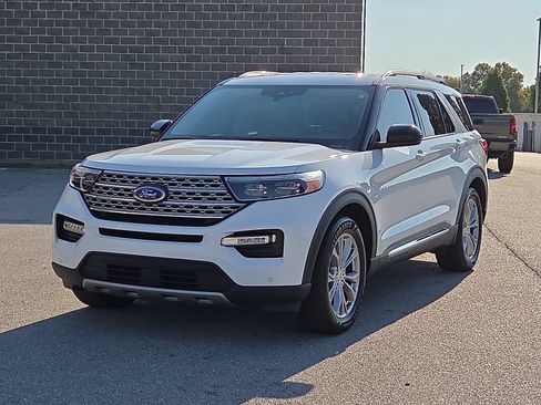 Used 2024 Ford Explorer Limited RWD image 2